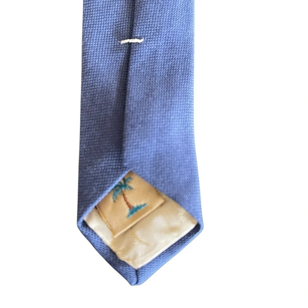 🦩🌴TOMMY BAHAMA Off Island SILK Blue Flamingo Patterned Tie. Awesome!